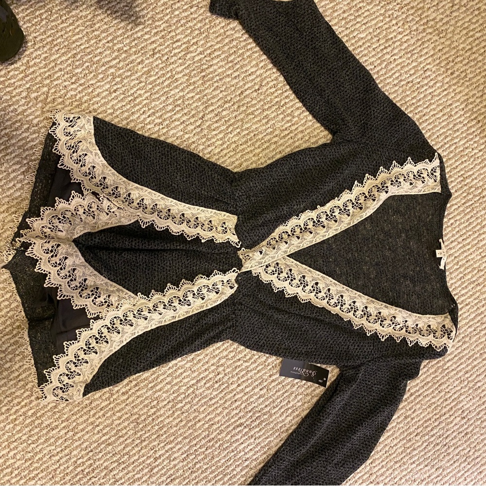 Fun long sleeve romper with lace detail. Illa Illa brand size S